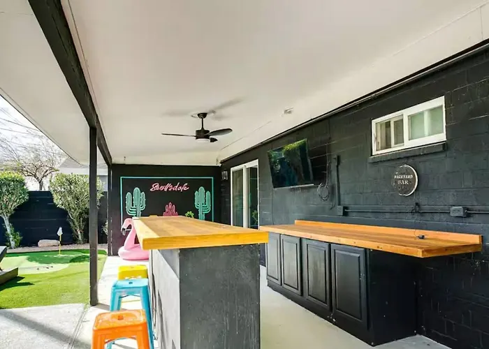 Hangout Pool + Putting + Games Holiday home