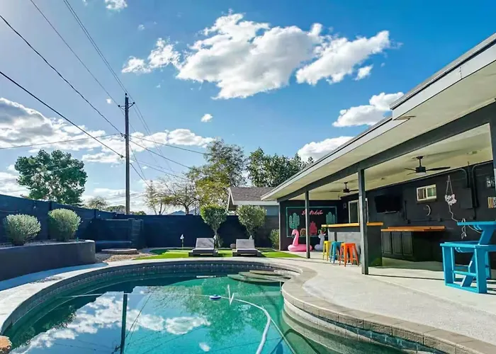 Hangout Pool + Putting + Games * Scottsdale